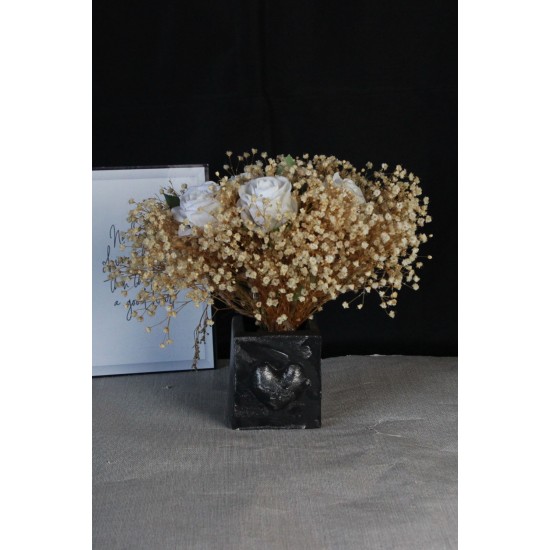Çiçek Taş Kalpli Gümüş Gölgeli Saksı Beyaz Güller 7 Adet Yapay Çipsolarla Sarılı
