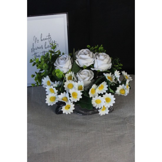 Çiçek Taş Saksı Gümüş Gölgeli 4 Adet Beyaz Güller&20 Başlıklı Papatyalar Yapay Yeşilliklerle Sarılı