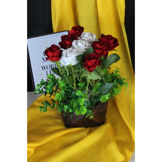 Kırmızı & Beyaz Güller 9 Adet Yapay Taş Rose Gölgeli Saksı Yeşil Çiçeklerle Çevrili