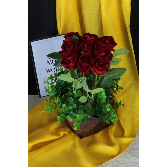 Çiçek Taş Rose Gölgeli Saksı Kırmızı Güller 9 Adet Yeşil Çiçeklerle Sarılı