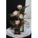 Çiçek Taş Rose Gölgeli Saksı Kalpli Pembe Yapay Güller 4 Adet Yeşilliklerle Çevrili