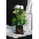 Çiçek Taş Rose Gölgeli Saksı Kalp Desenli Beyaz Güller 4 Adet Yeşilliklerle Çervrili Yapay