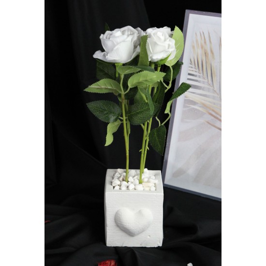 Çiçek Taş Beyaz Saksı Kalp Desenli Beyaz Güller 4 Adet Yapay