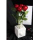 Çiçek Taş Beyaz Saksı Kalp Desenli Kırmızı Güller 4 Adet Yapay