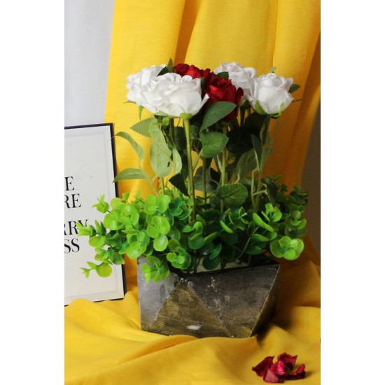 Kırmızı & Beyaz Güller 9 Adet Yapay Taş Gold Gümüş Saksı Yeşilliklerle Sarılı