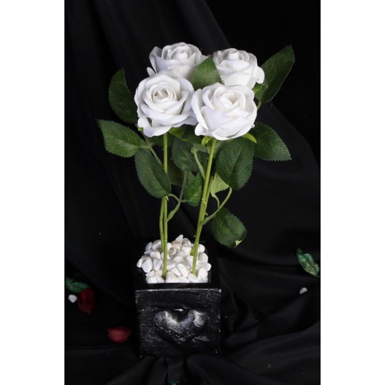 Çiçek Taş Saksı Kalp Desenli Gümüş Gölgeli Beyaz Güller 4 Adet Yapay Sevgiliye Hediye