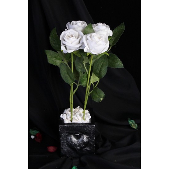 Çiçek Taş Saksı Kalp Desenli Gümüş Gölgeli Beyaz Güller 4 Adet Yapay Sevgiliye Hediye