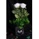 Çiçek Taş Saksı Kalp Desenli Gümüş Gölgeli Beyaz Güller 4 Adet Yapay Yeşilliklerle Sarılı
