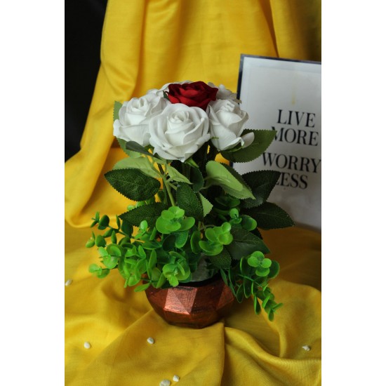 Çiçek Taş Rose Gölgeli Saksı Kırmızı Beyaz Güller 6 Adet Yeşilliklerle Sarılı